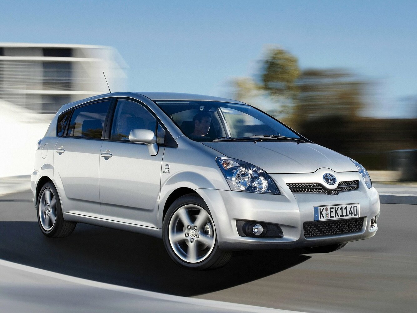 Toyota Corolla Verso I (2001-2009) - Компактвэн
