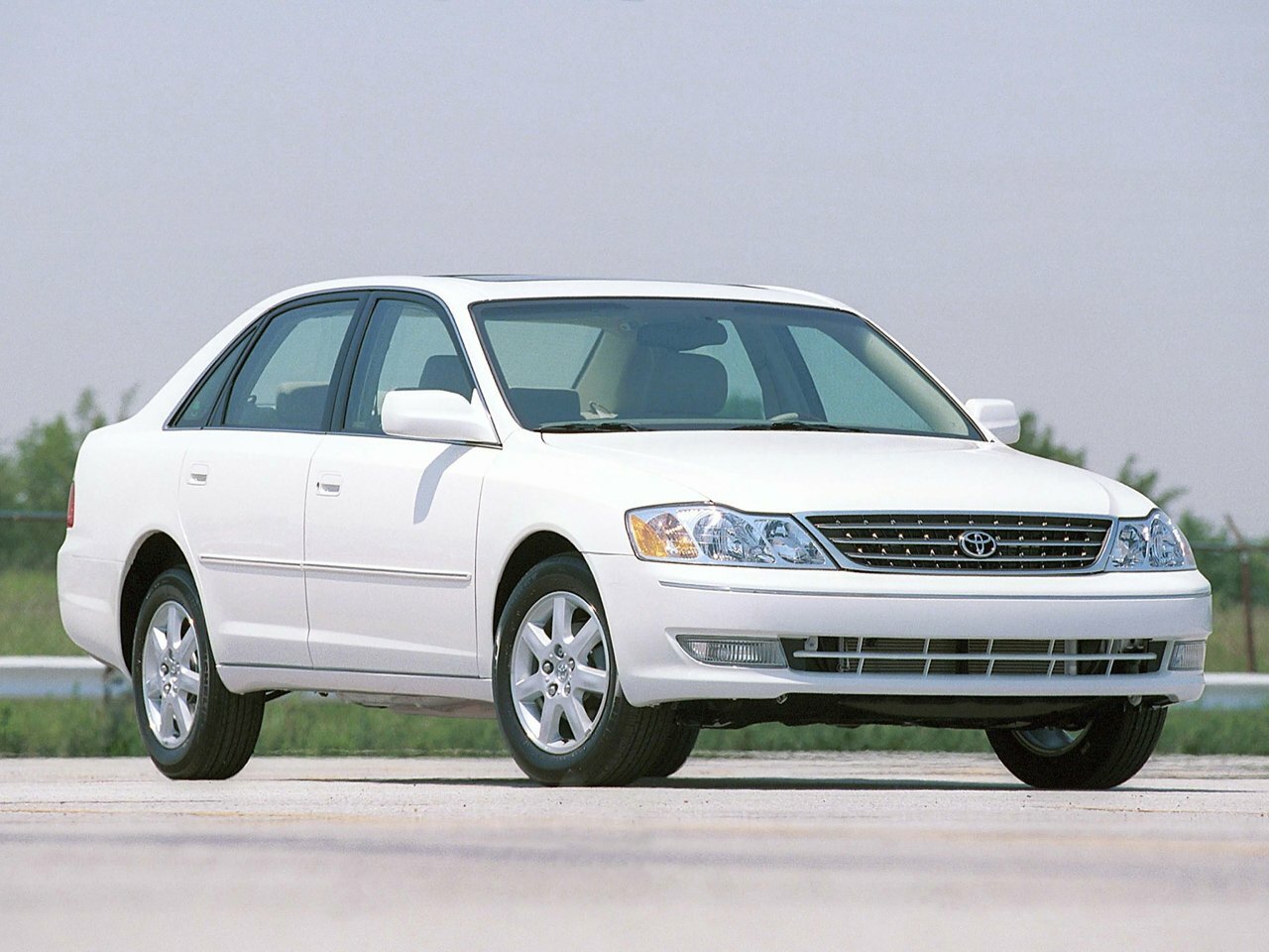 Toyota Avalon II (1999-2005) - Седан