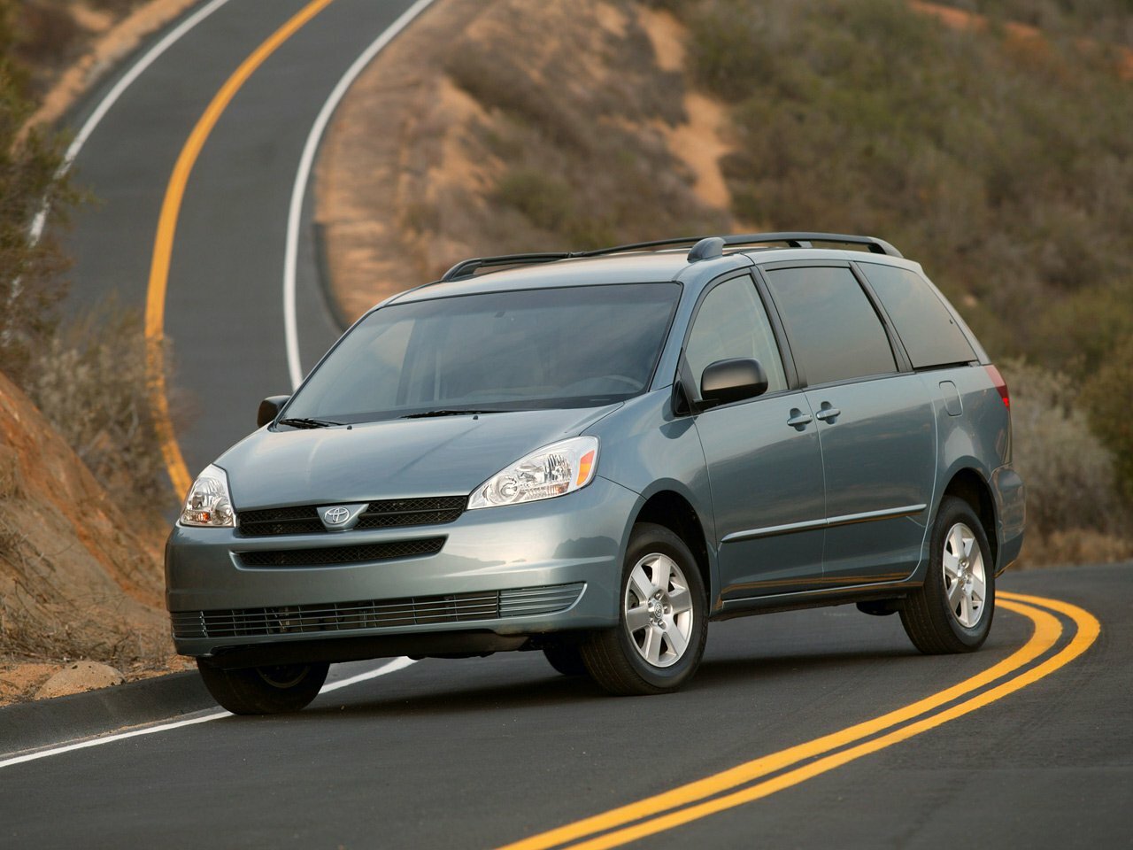 Toyota Sienna II (2003-2010) - Минивэн