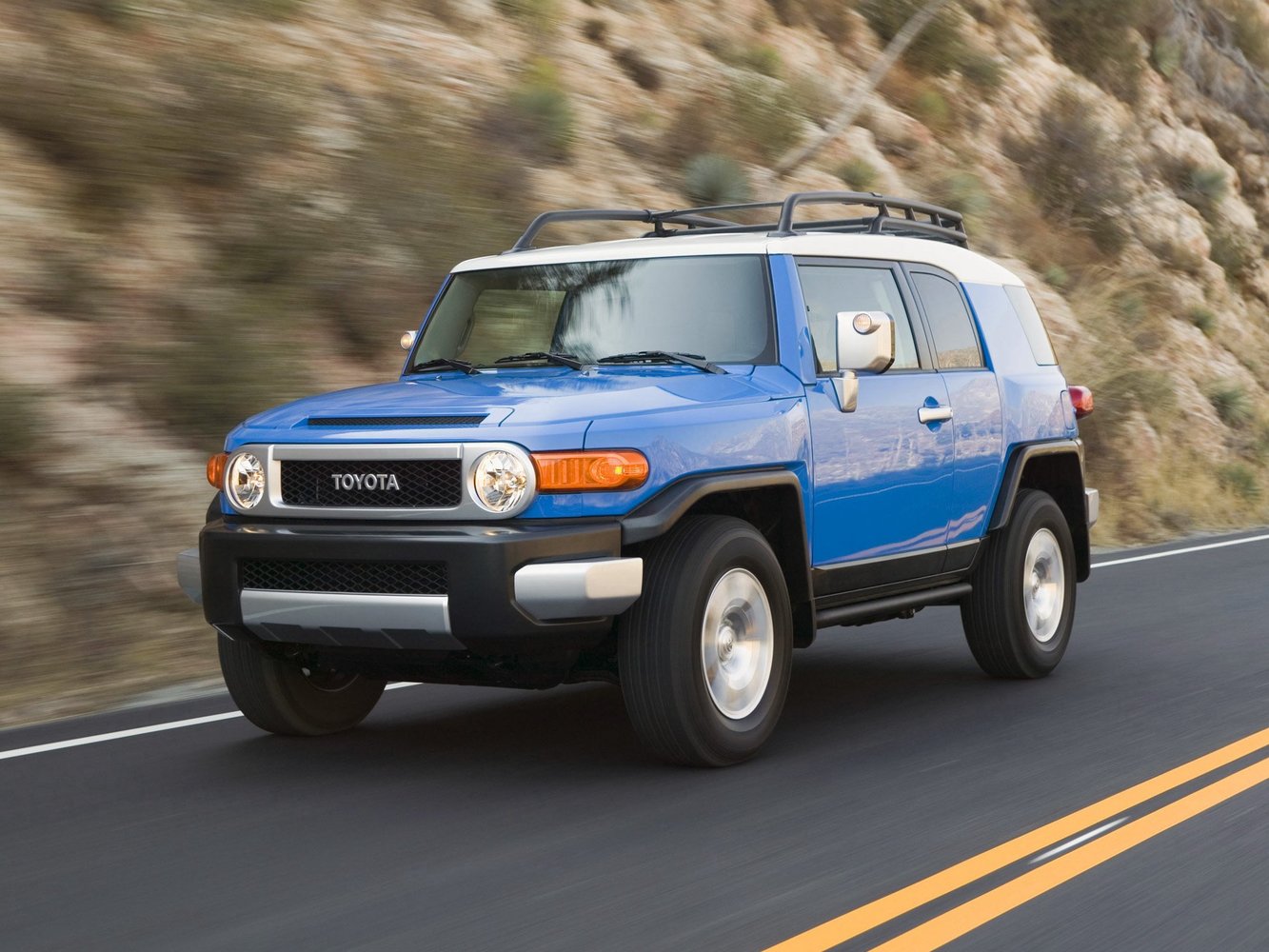 Toyota FJ Cruiser I (2006-2022) - Внедорожник 5 дв.
