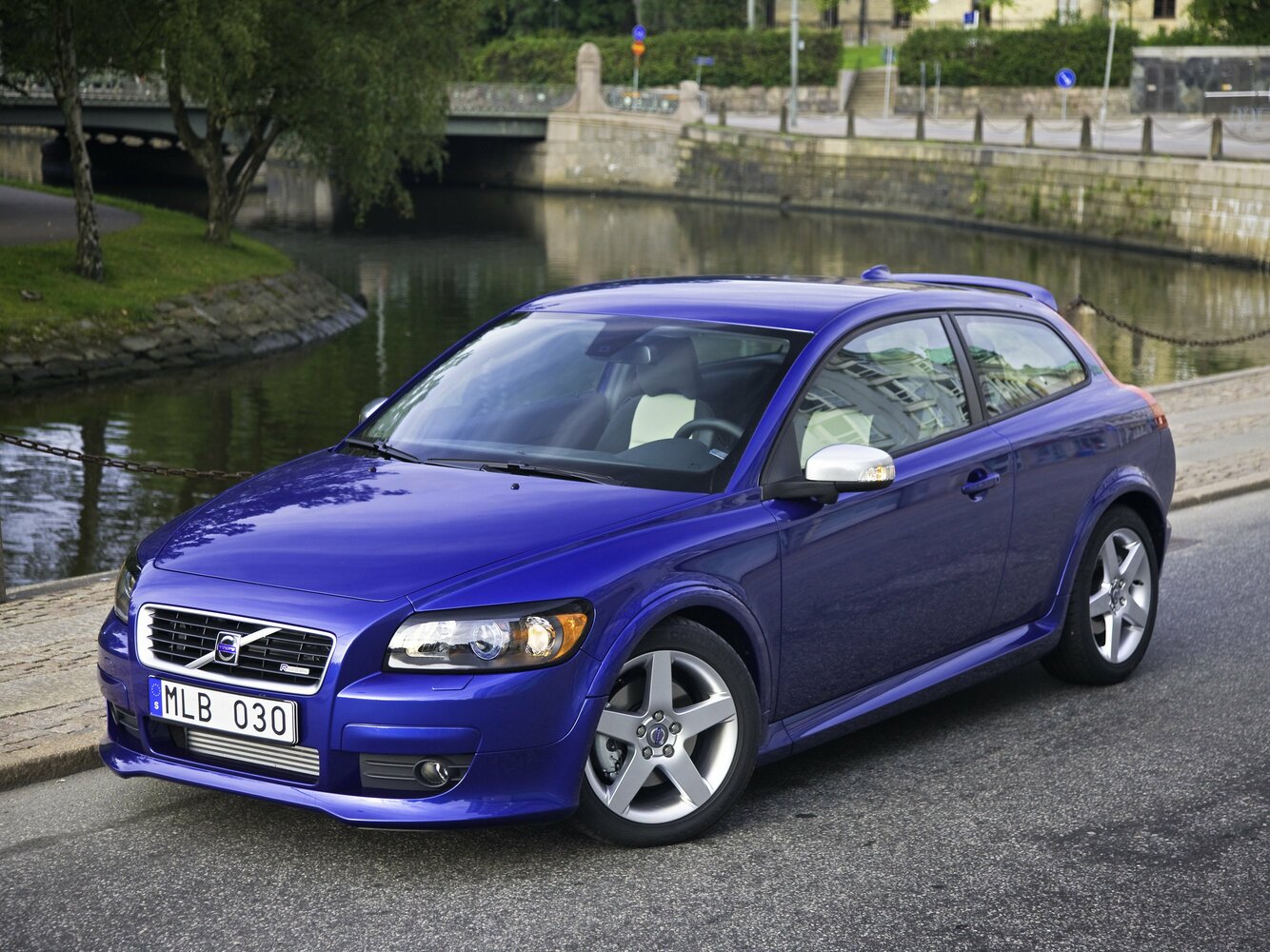 Volvo C30 I (2006-2013) - Хэтчбек 3 дв.