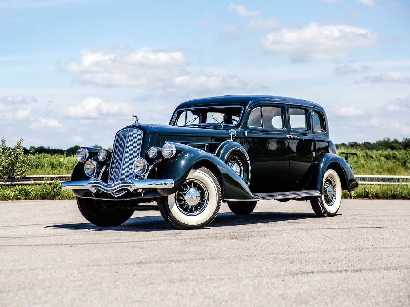 Pierce-Arrow Twelve I (1932-1938) - Седан