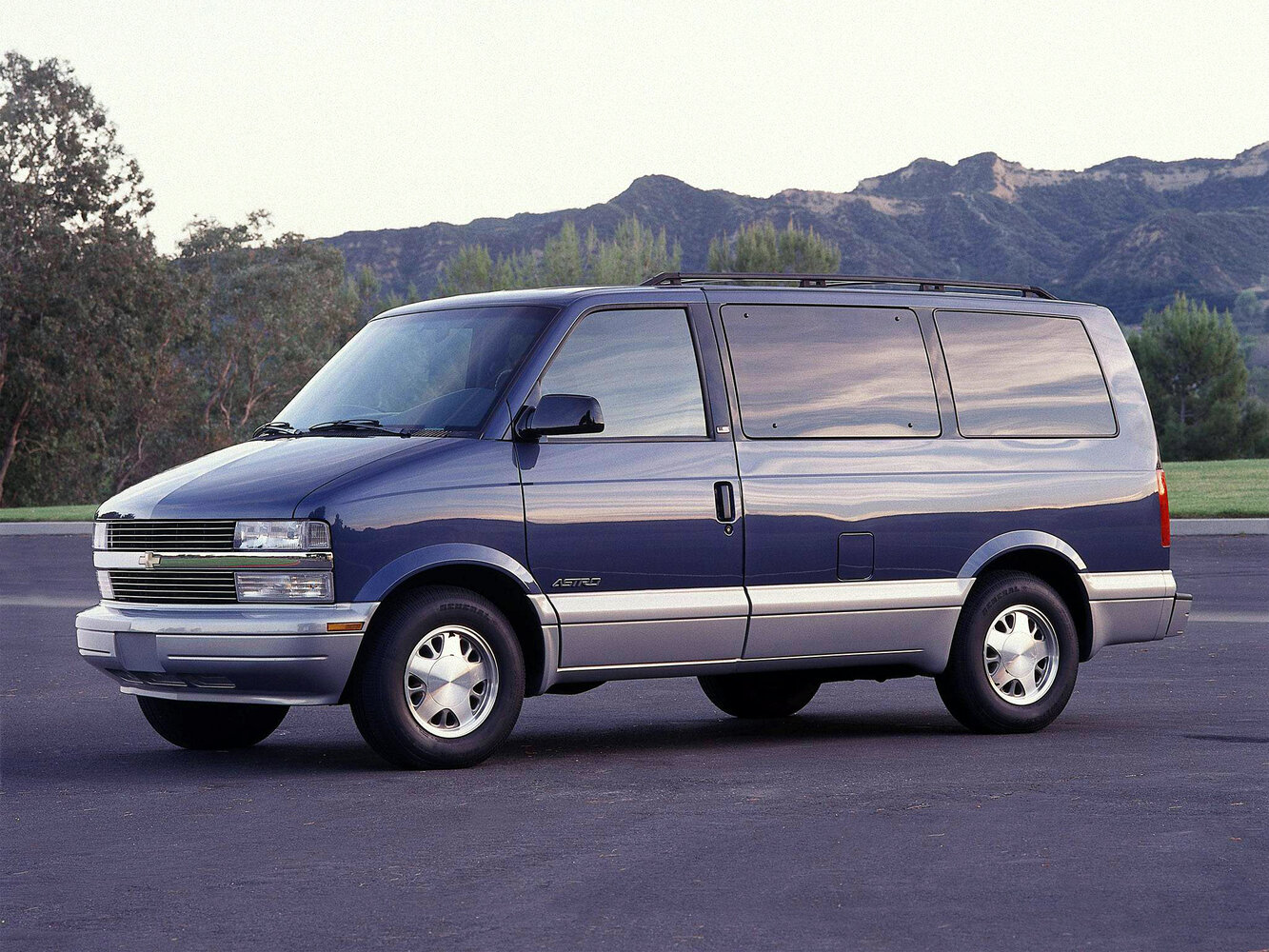 Chevrolet Astro II (1994-2005) - Минивэн