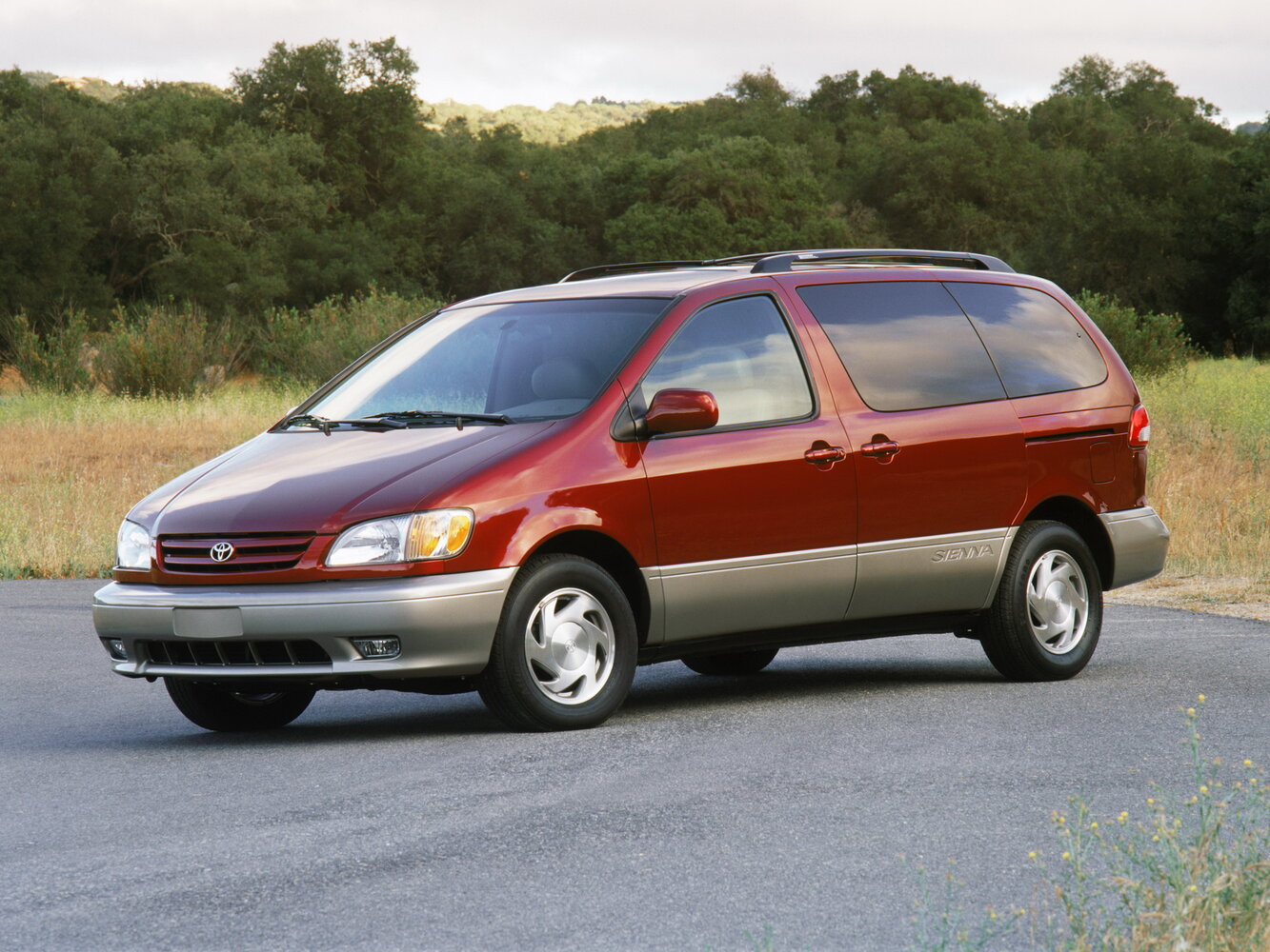 Toyota Sienna I (1997-2003) - Минивэн