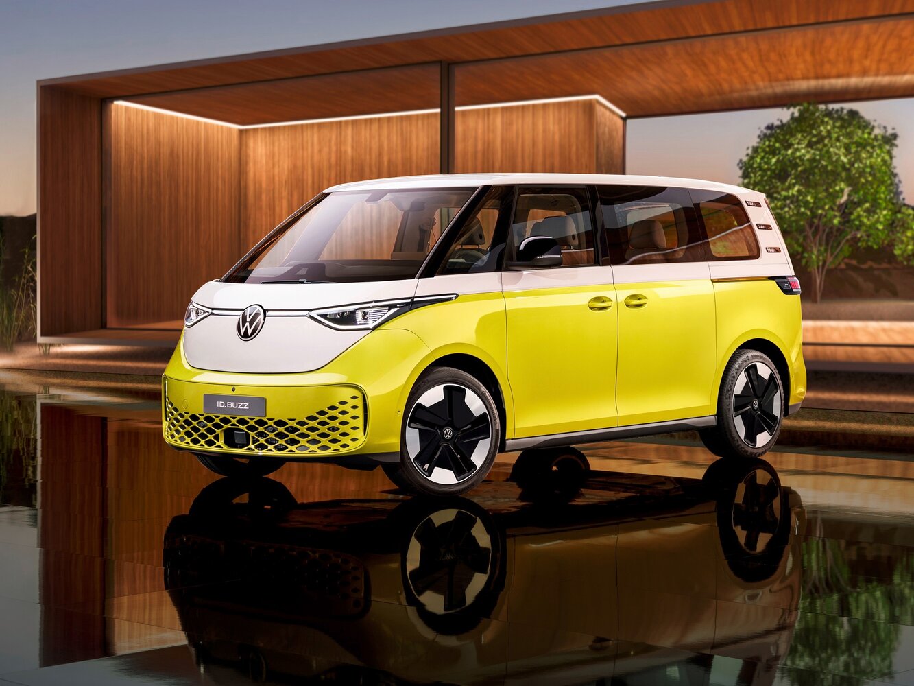 Volkswagen ID.Buzz I (2022-2026) - Минивэн