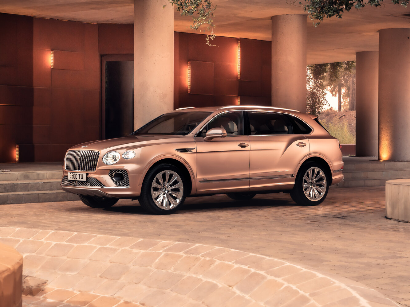 Bentley Bentayga I (2015-2026) - Внедорожник 5 дв. EWB
