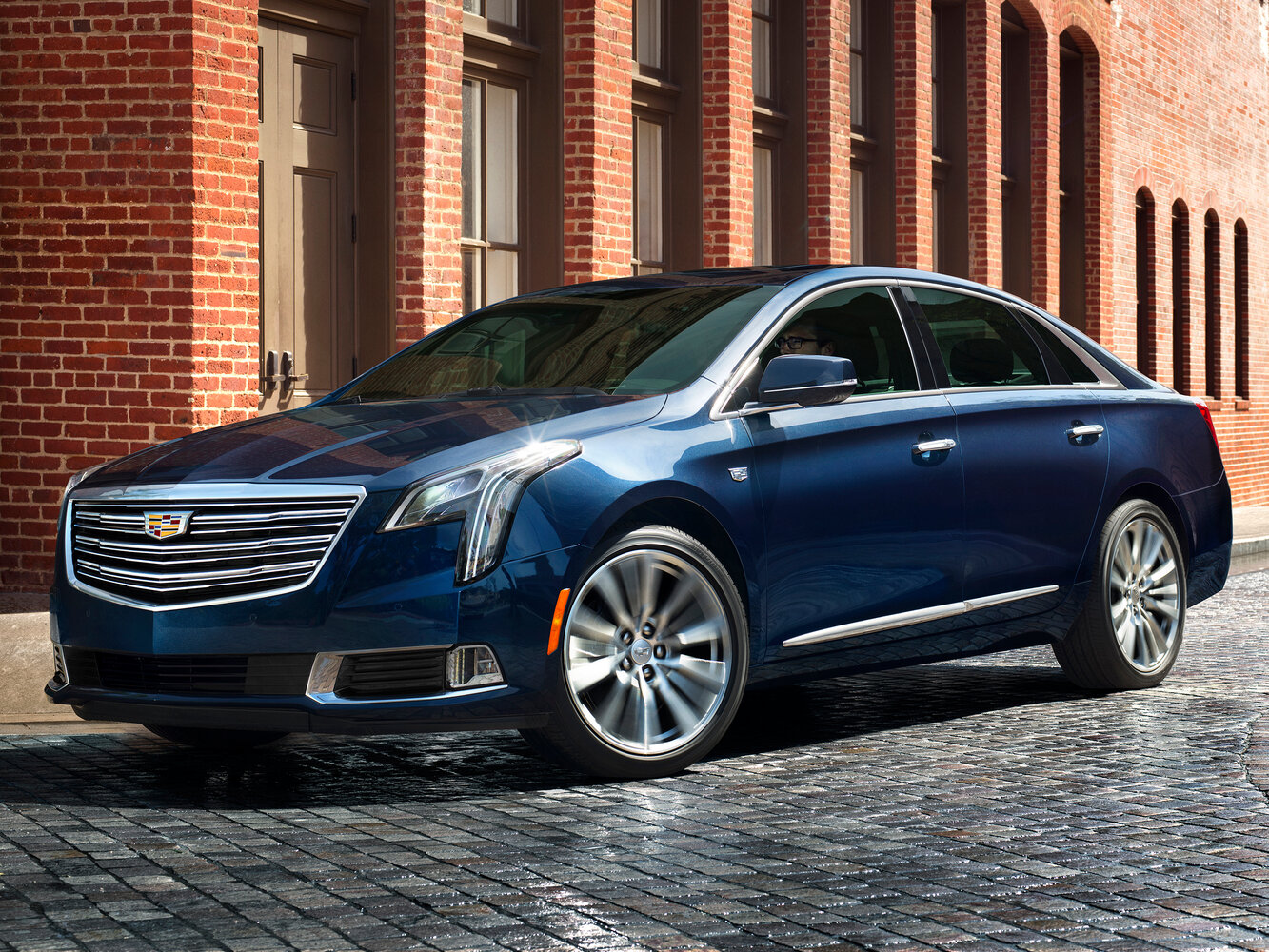 Cadillac XTS I (2012-2019) - Седан