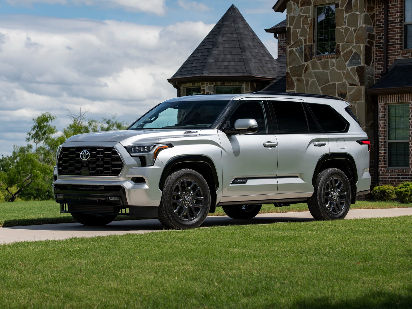 Toyota Sequoia III (2022-2026) - Внедорожник 5 дв.