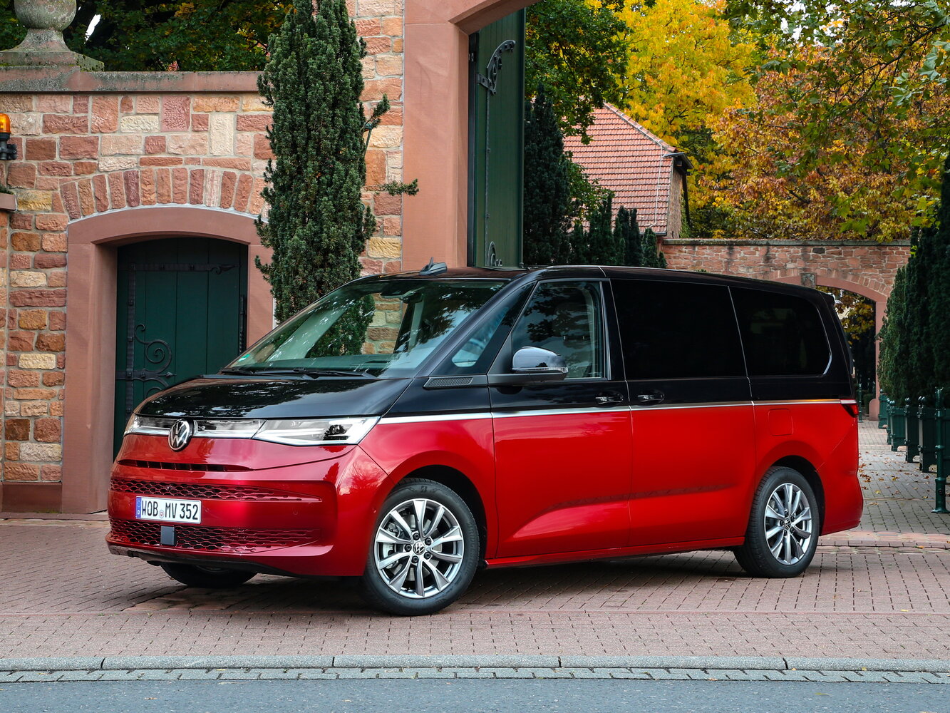 Volkswagen Multivan T7 (2021-2026) - Минивэн Long