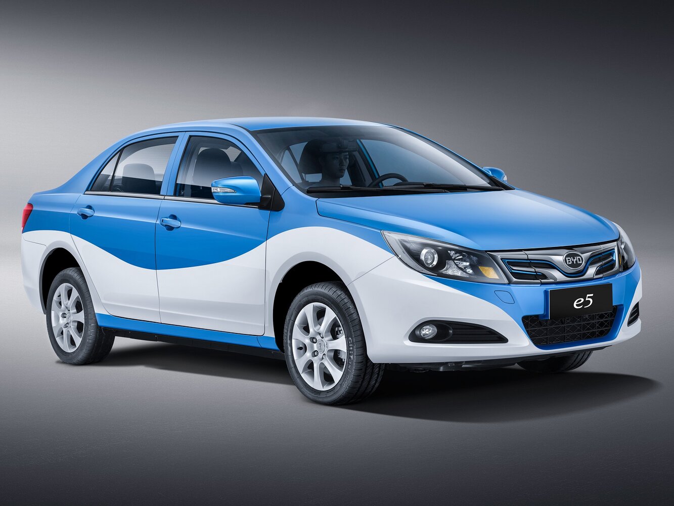 BYD E5 I (2015-2020) - Седан
