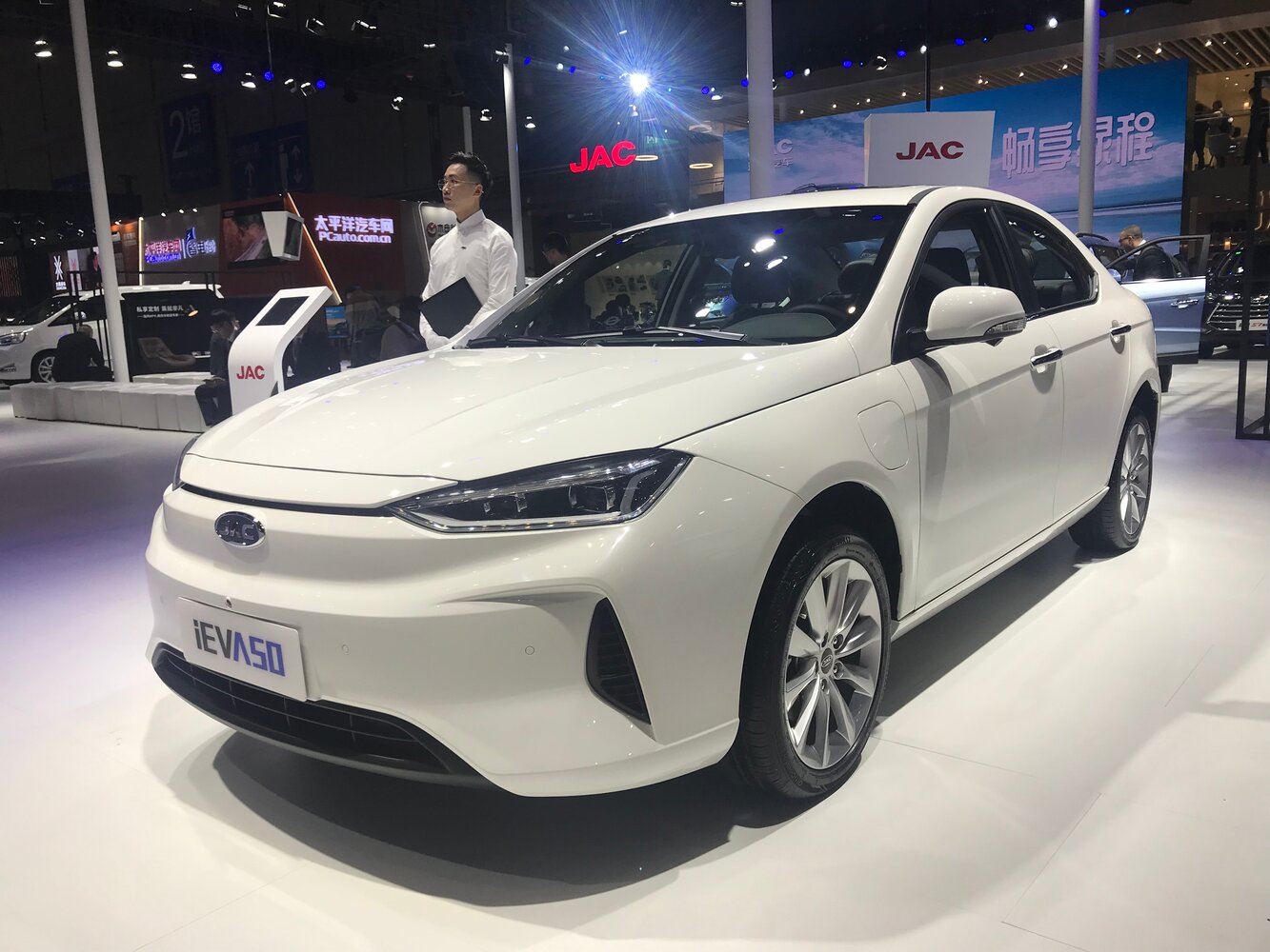 JAC iEVA50 I (2018-2026) - Седан