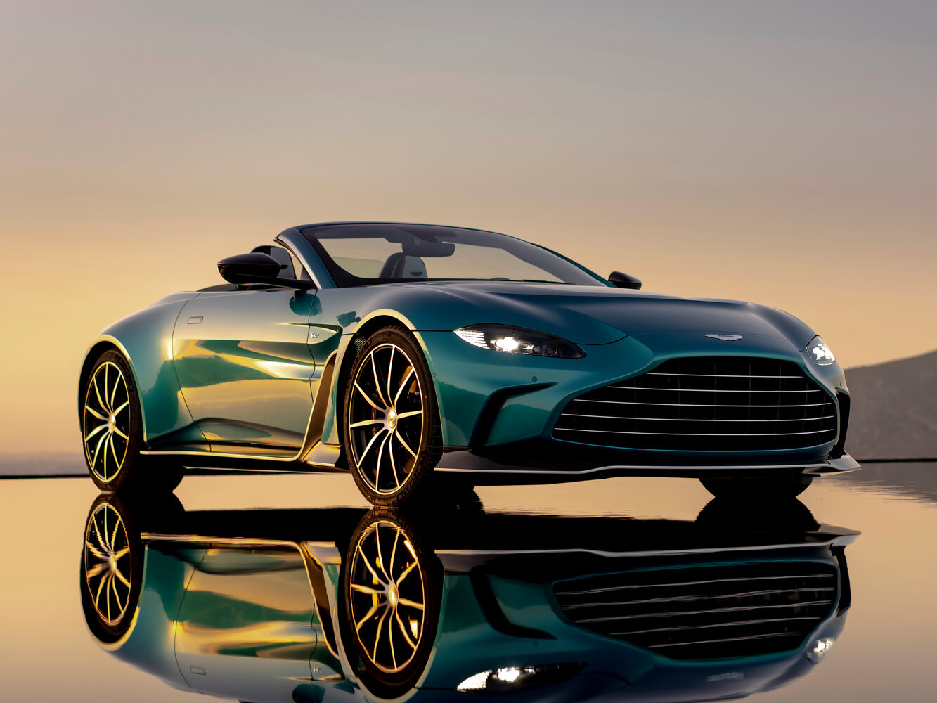 Aston Martin V12 Vantage II (2022-2026) - Родстер