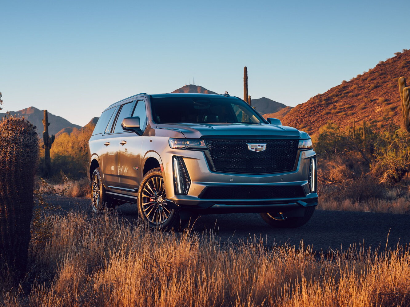 Cadillac Escalade-V I (2022-2026) - Внедорожник 5 дв. ESV