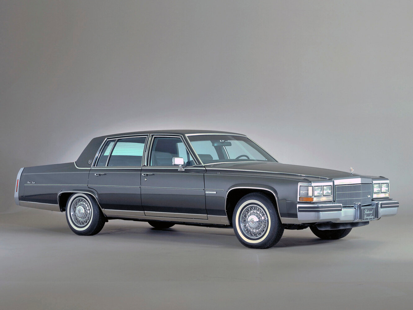 Cadillac Fleetwood Brougham (1980-1986) - Седан