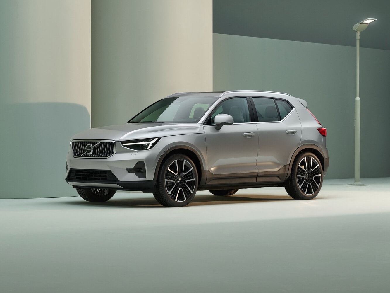 Volvo XC40 I (2017-2026) - Внедорожник 5 дв.