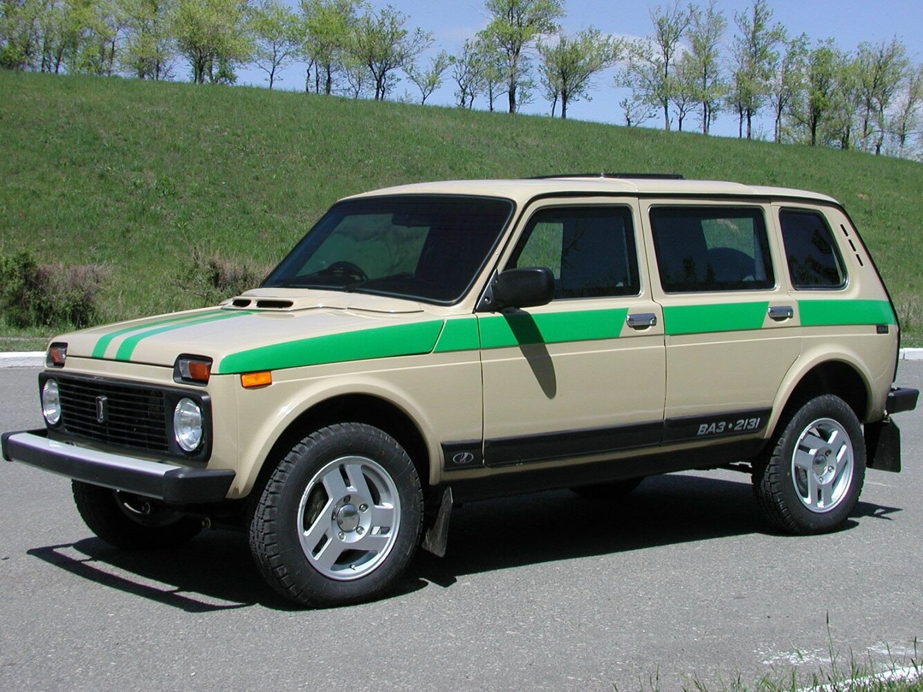 Lada (ВАЗ) 2131 (4x4) I (1993-2021) - Внедорожник 5 дв. Бронто-213102