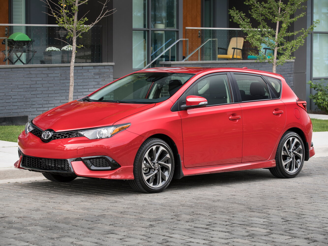 Toyota Corolla XI (2012-2025) - Хэтчбек 5 дв.