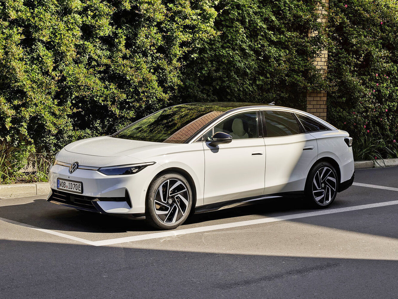 Volkswagen ID.7 I (2023-2026) - Лифтбек