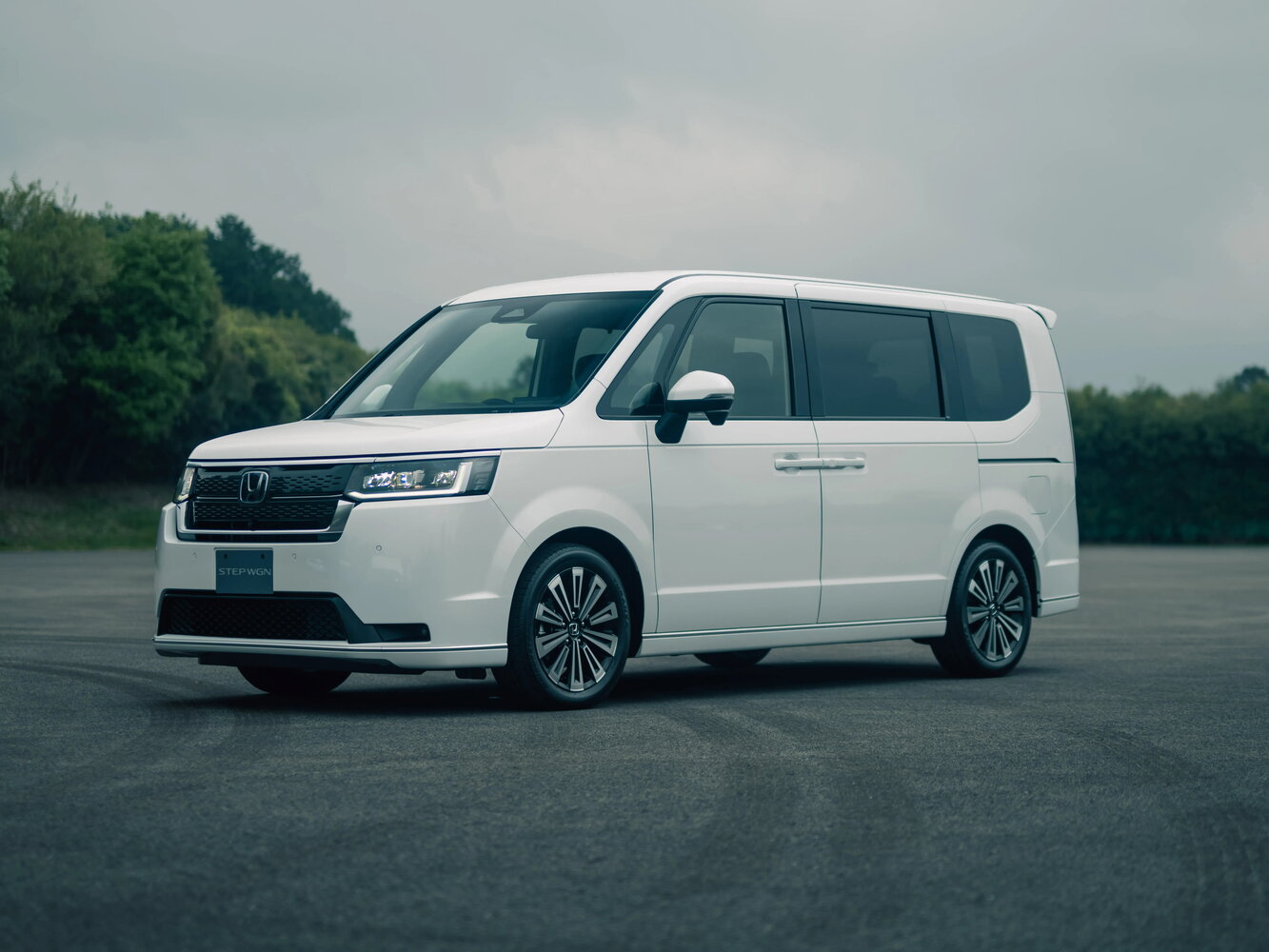 Honda Stepwgn VI (2022-2026) - Минивэн Spada