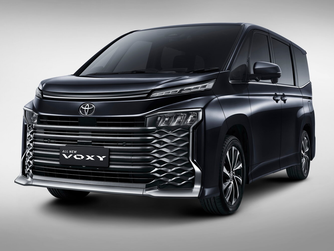 Toyota Voxy IV (2022-2026) - Минивэн