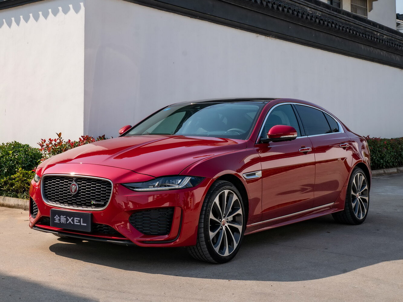 Jaguar XE I (2015-2024) - Седан L