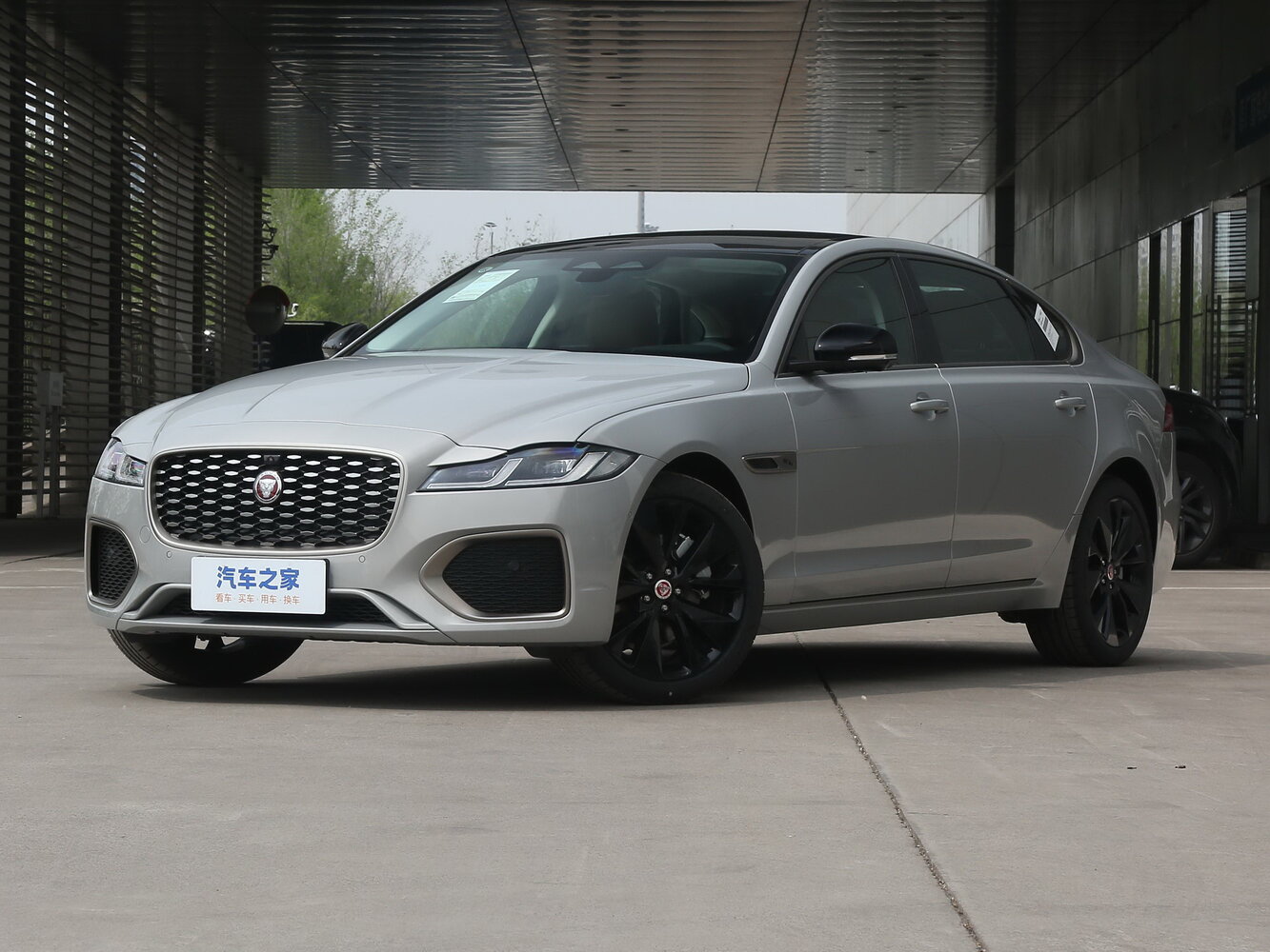 Jaguar XF II (2015-2024) - Седан L