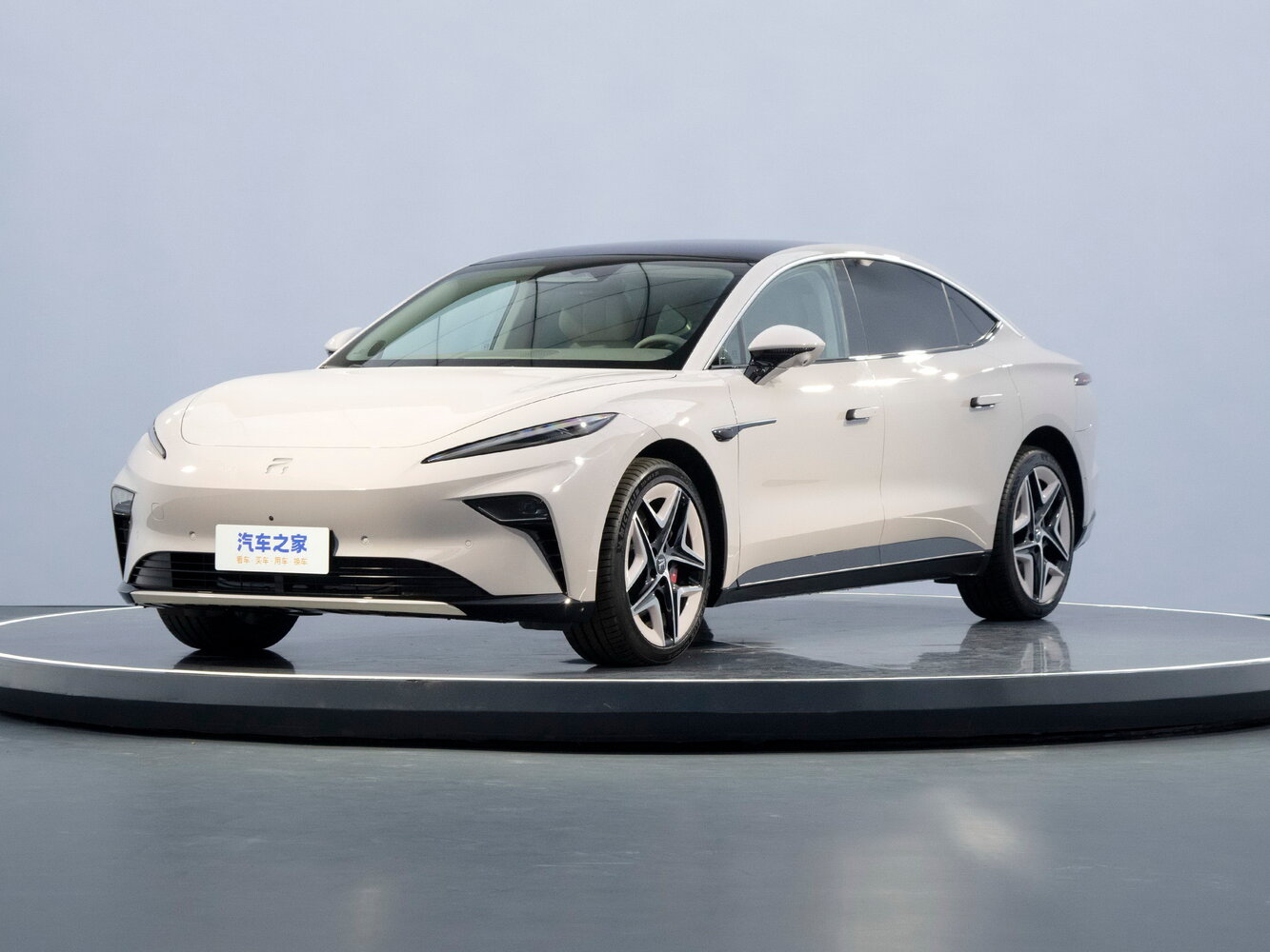 Rising Auto F7 I (2023-2026) - Лифтбек