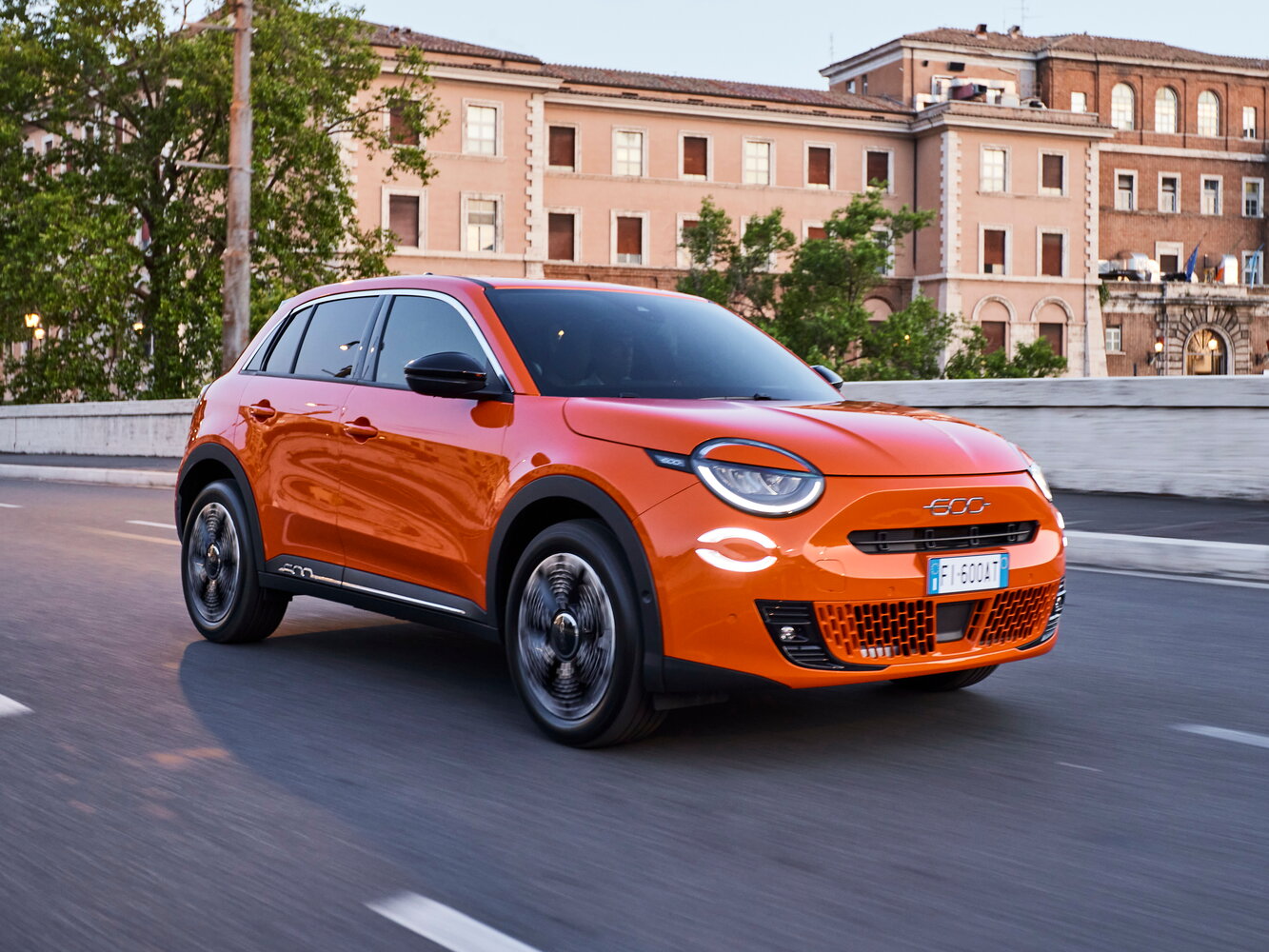 Fiat 600e I (2023-2026) - Внедорожник 5 дв.