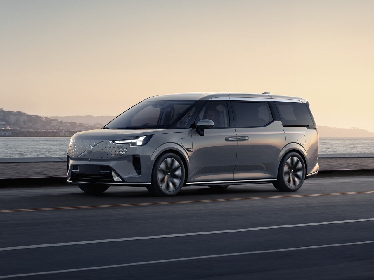 Volvo EM90 I (2023-2026) - Минивэн