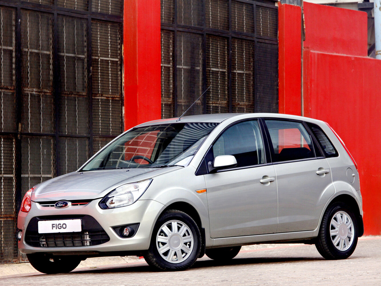 Ford Figo I (2010-2015) - Хэтчбек 5 дв.
