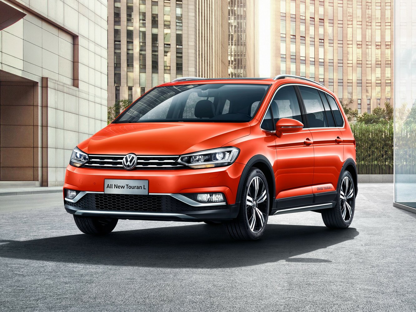 Volkswagen Touran II (2015-2026) - Компактвэн Cross L