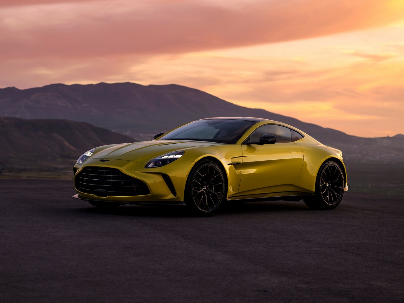 Aston Martin V8 Vantage IV (2017-2026) - Купе