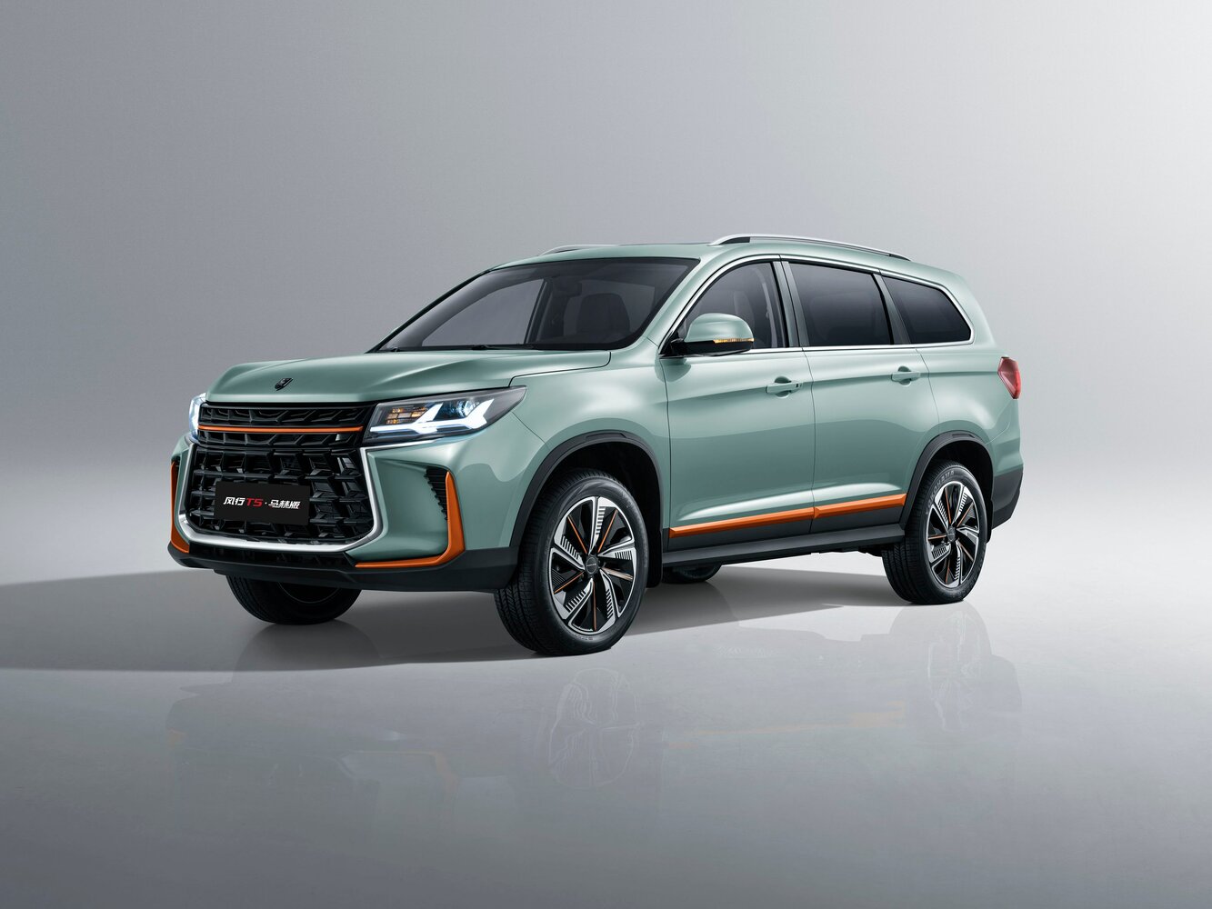 Forthing T5 I (2018-2026) - Внедорожник 5 дв. 7-seater