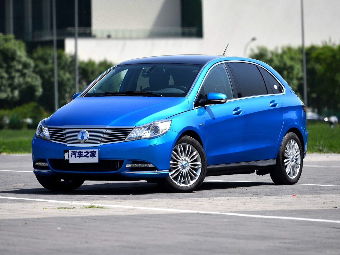 Denza 500 I (2014-2019) - Седан