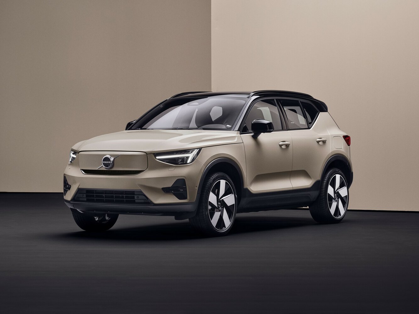 Volvo EX40 I (2024-2026) - Внедорожник 5 дв.