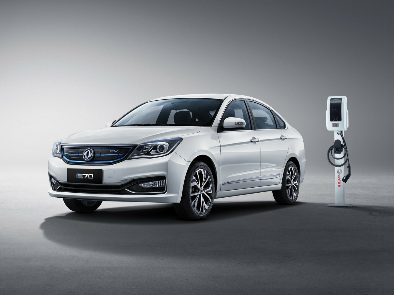 Dongfeng Aeolus E70 I (2017-2026) - Седан