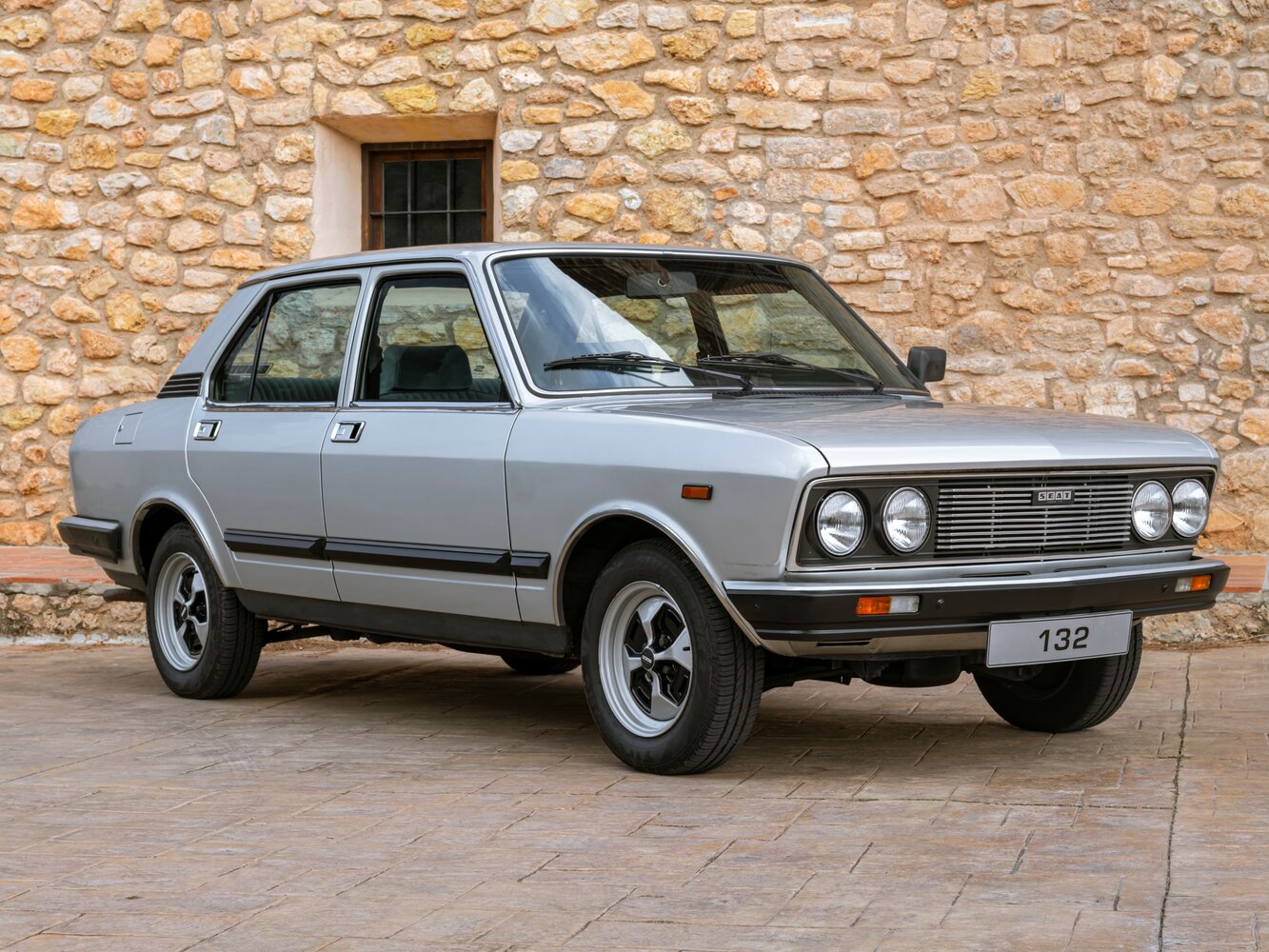 SEAT 132 I (1973-1982) - Седан