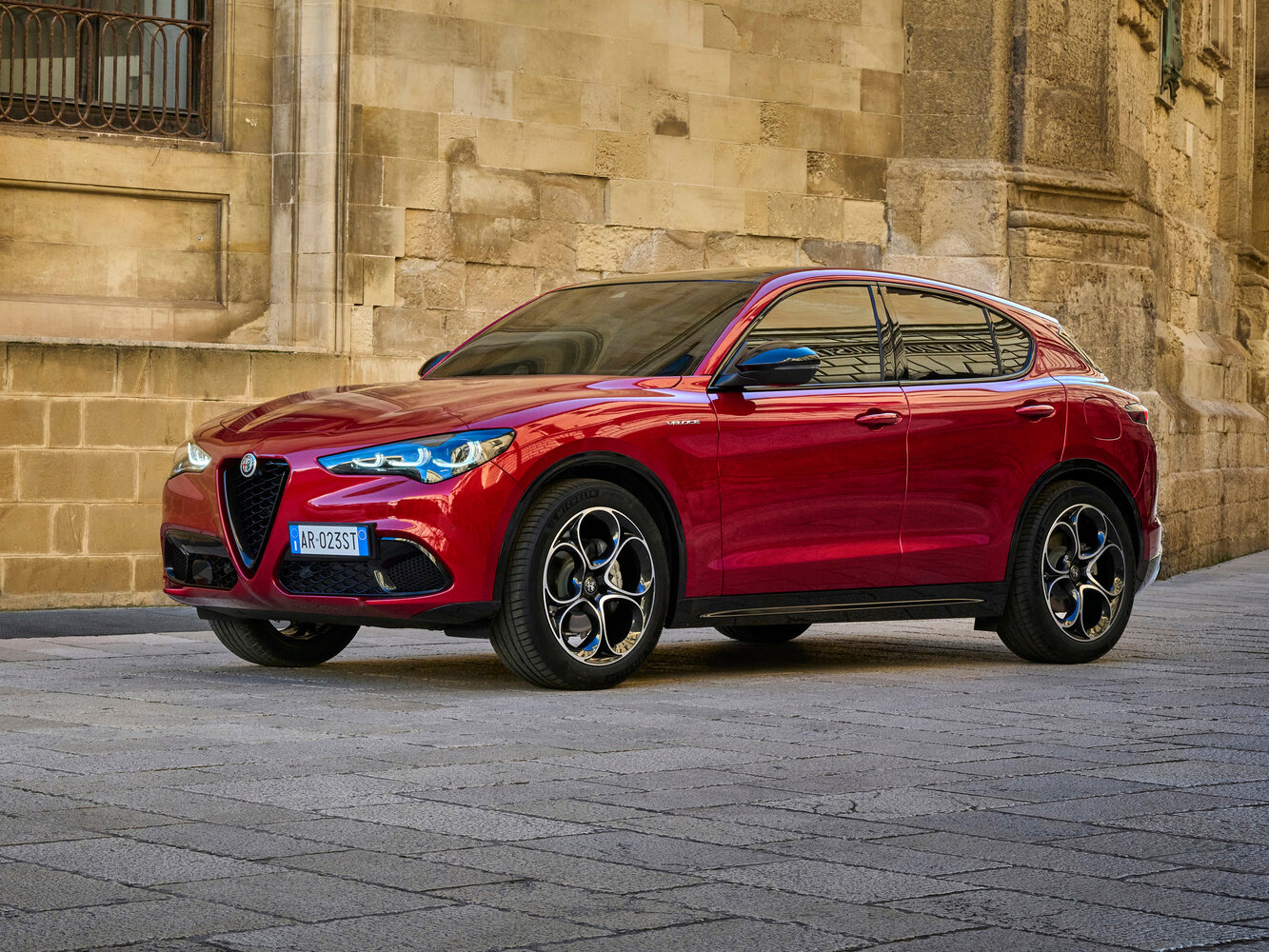 Alfa Romeo Stelvio I (2016-2026) - Внедорожник 5 дв.