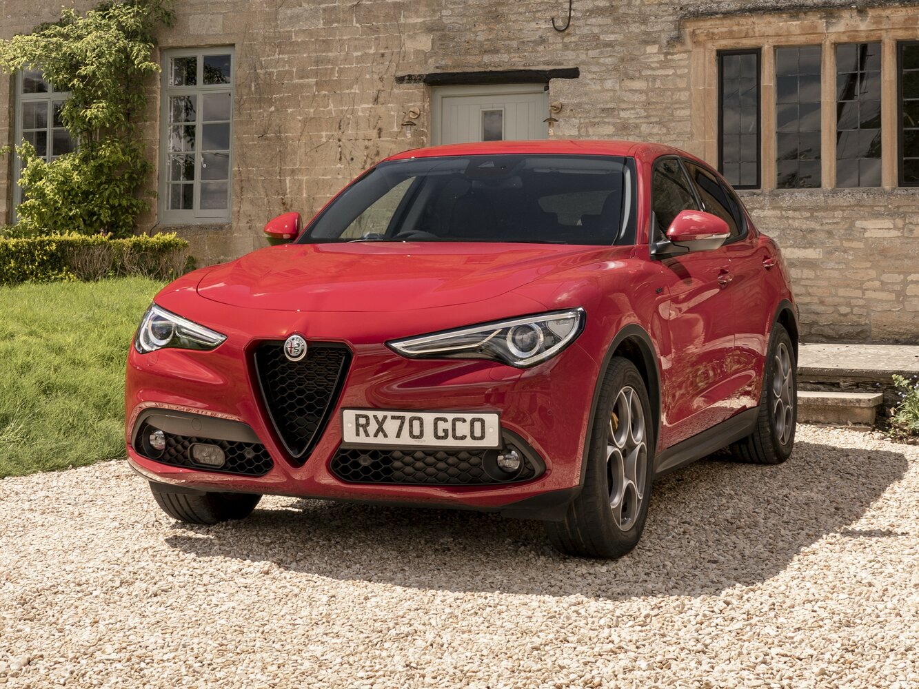 Alfa Romeo Stelvio I (2016-2026) - Внедорожник 5 дв.