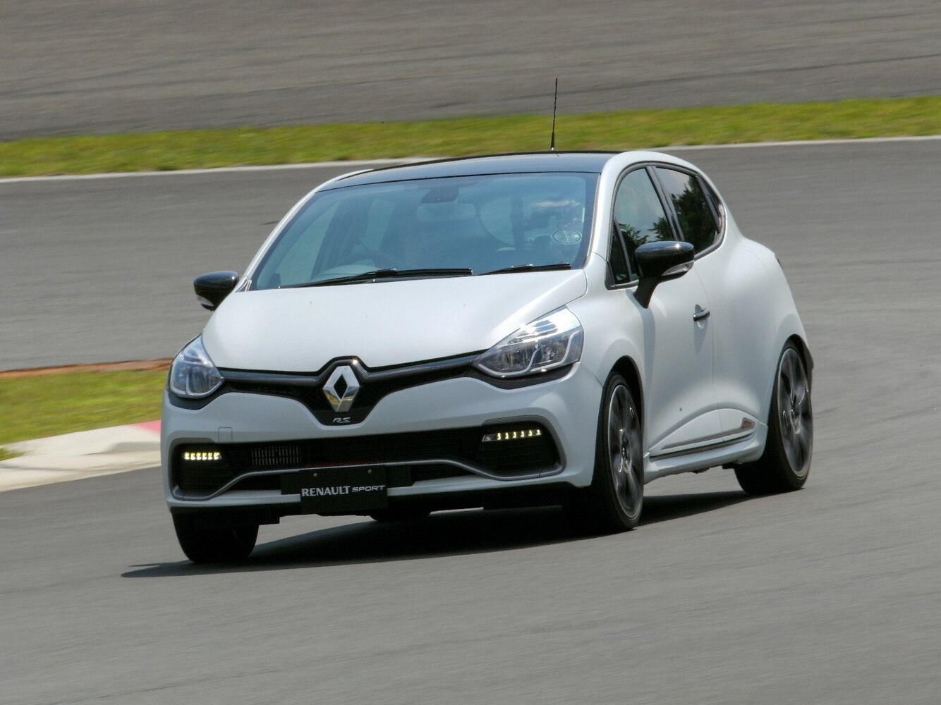 Renault Lutecia IV (2013-2020) - Хэтчбек 5 дв.
