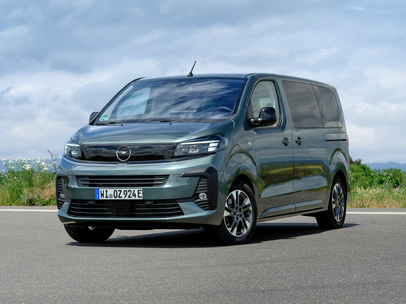 Opel Zafira Life I (2019-2026) - Минивэн