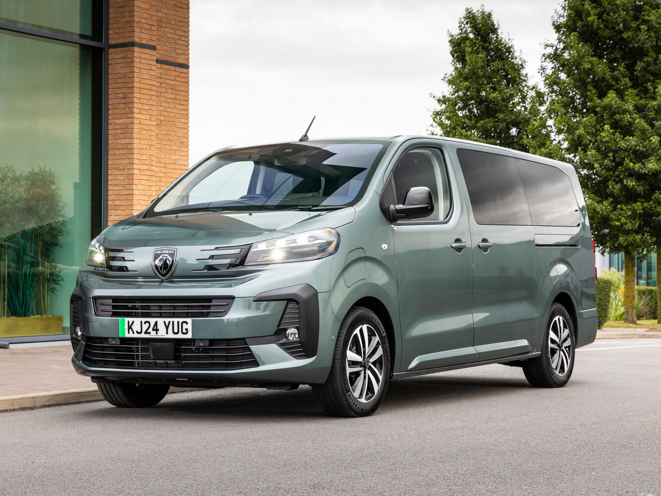 Peugeot Traveller I (2016-2026) - Минивэн Long