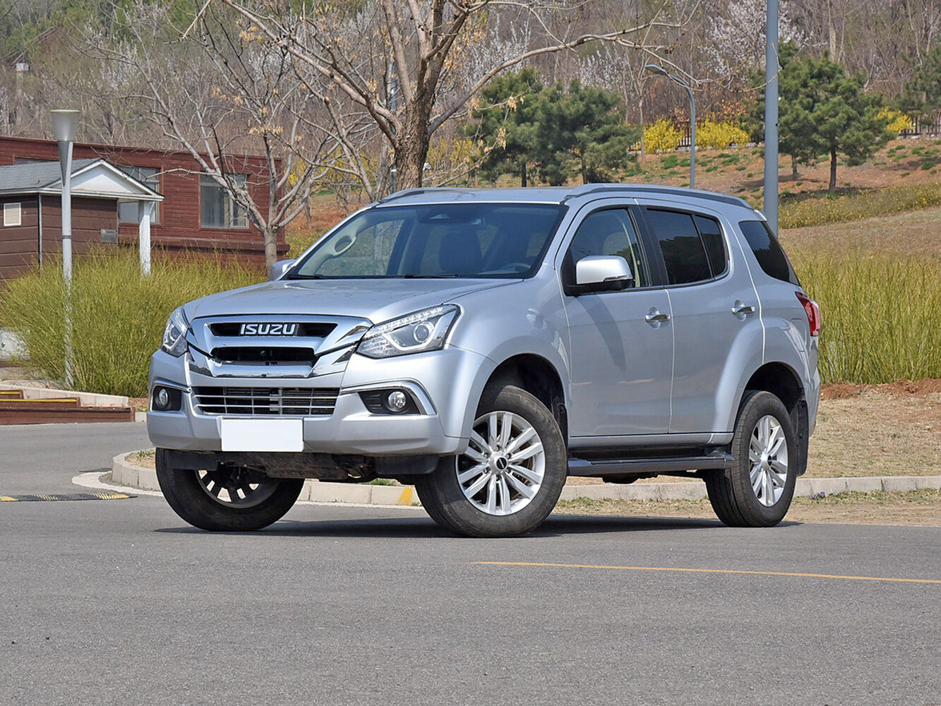 Isuzu MU-X I (2013-2026) - Внедорожник 5 дв.