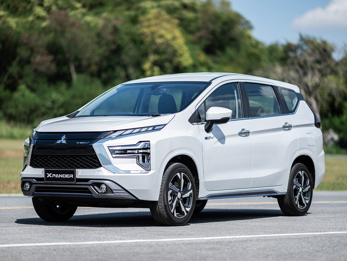 Mitsubishi Xpander I (2017-2026) - Внедорожник 5 дв.