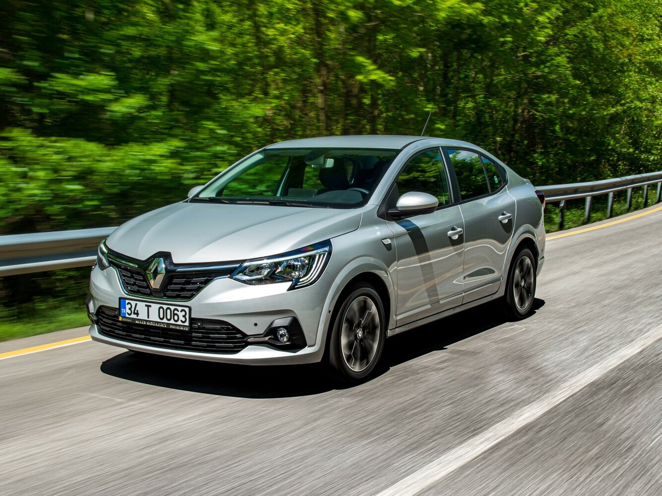 Renault Taliant I (2021-2026) - Седан
