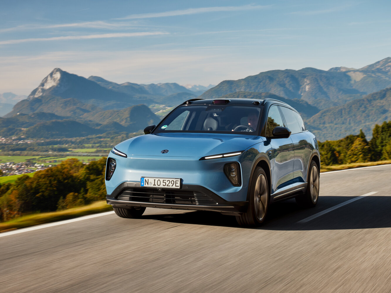 Nio EL6 I (2023-2026) - Внедорожник 5 дв.