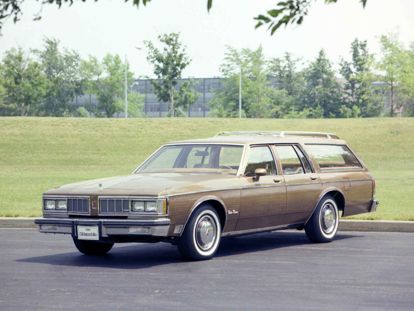 Oldsmobile Custom Cruiser II (1977-1990) - Универсал 5 дв.