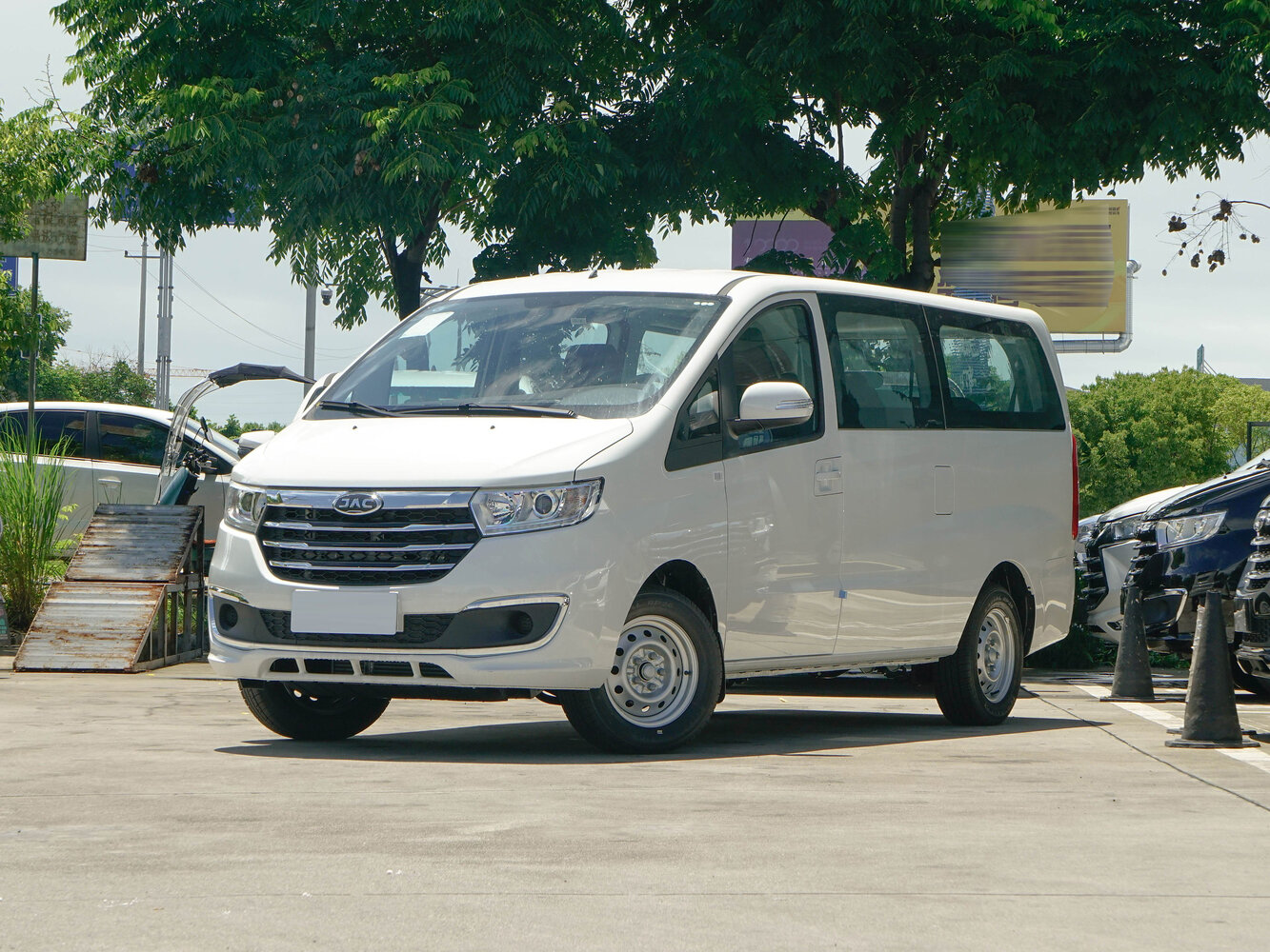 JAC Refine M3 I (2016-2026) - Минивэн LWB
