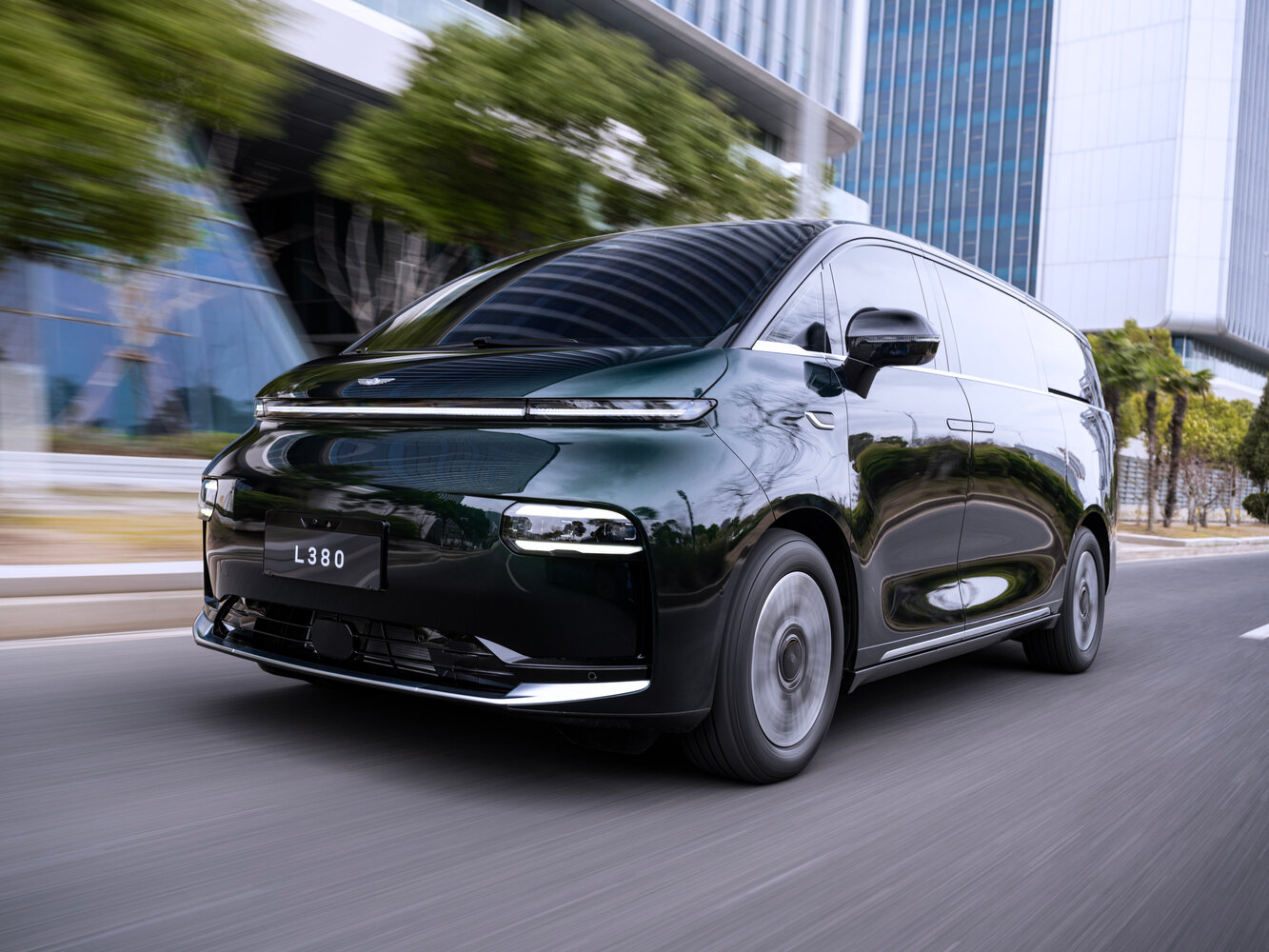 Geely Galaxy LEVC L380 I (2025-2026) - Минивэн