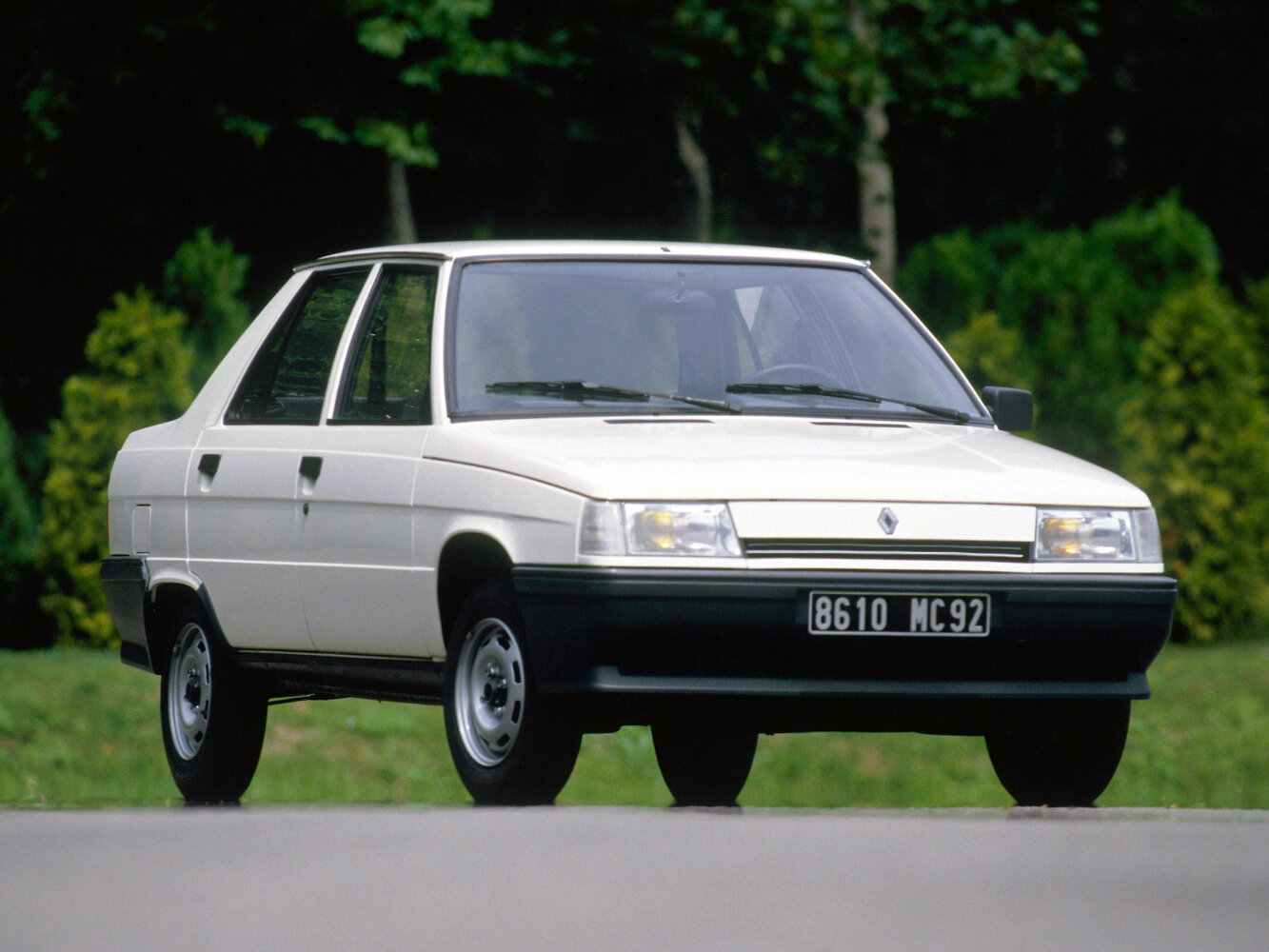 Renault 9 I (1981-1997) - Седан